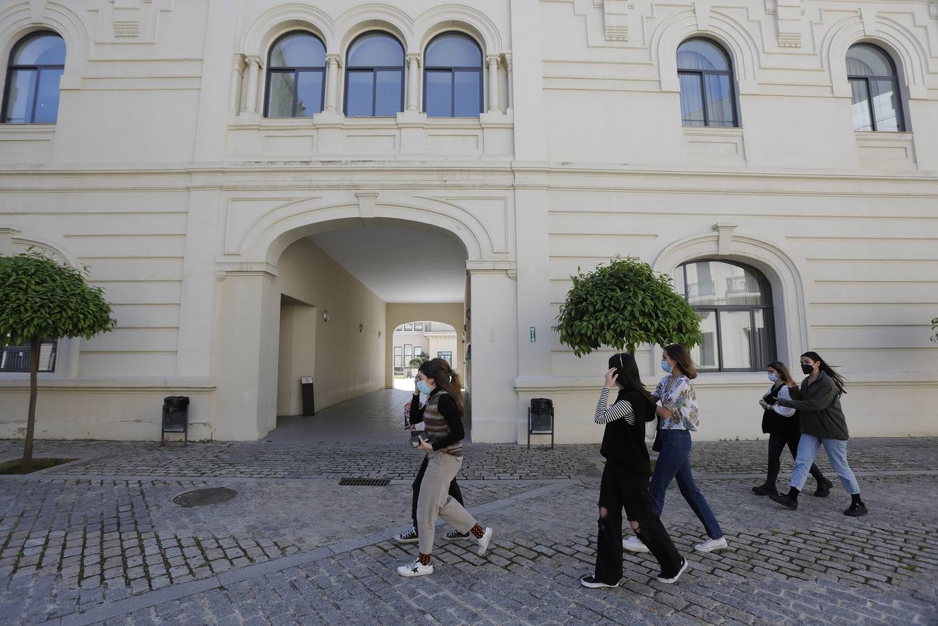 Los centros de la Universidad de Sevilla están casi vacíos