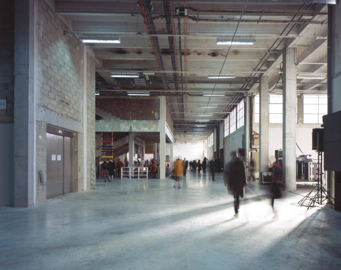 Palais de Tokyo (2014). Diez años después de su reapertura al público, una segunda fase de desarrollo de este espacio de creación contemporánea permitió abrir al público todo el espacio de sus cuatro niveles. De este modo se puede disfrutar plenamente de la impresionante altura, profundidad y adaptabilidad.