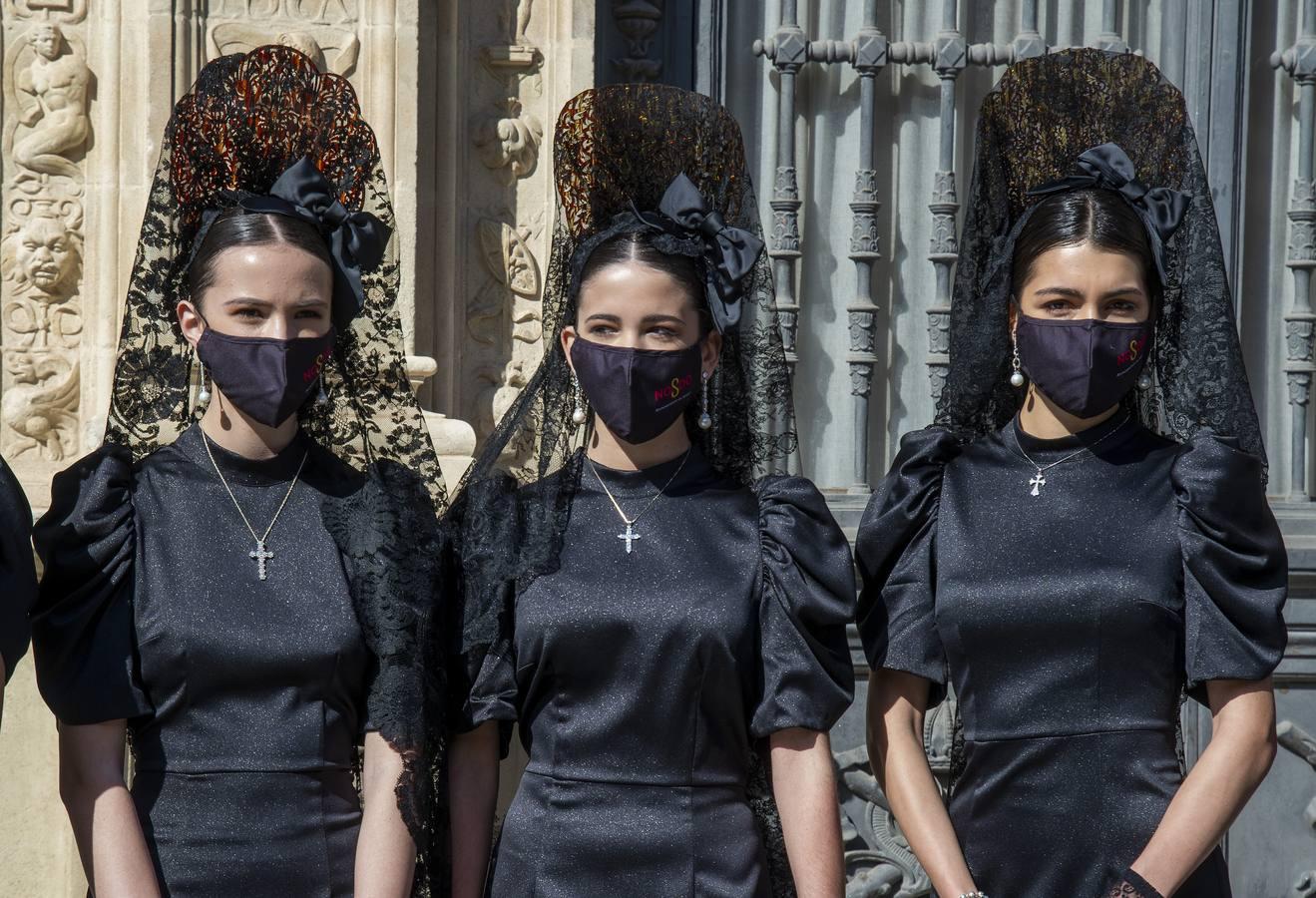 En imágenes, presentación en Sevilla de «La mantilla, del dolor a la alegría»