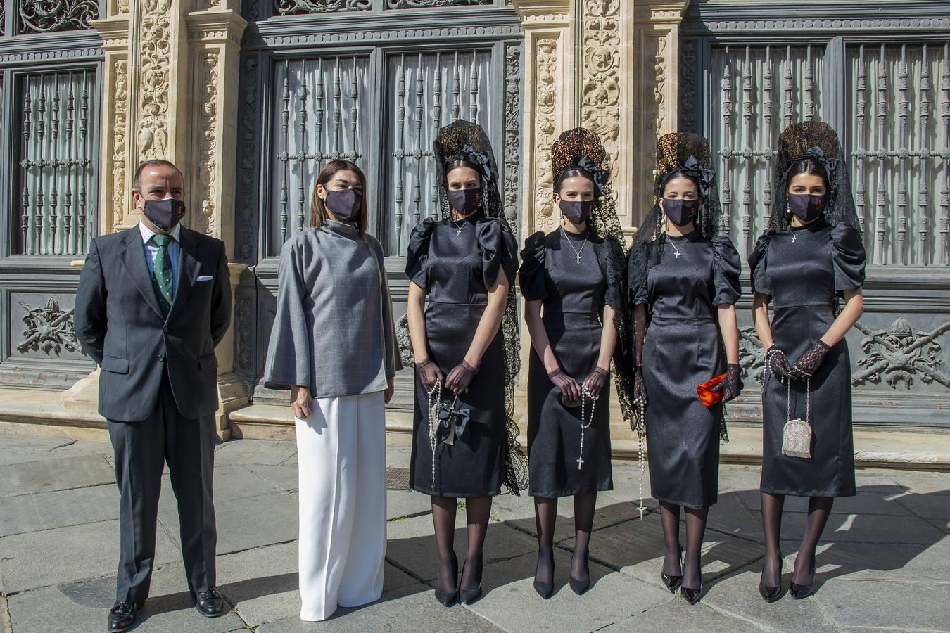 En imágenes, presentación en Sevilla de «La mantilla, del dolor a la alegría»