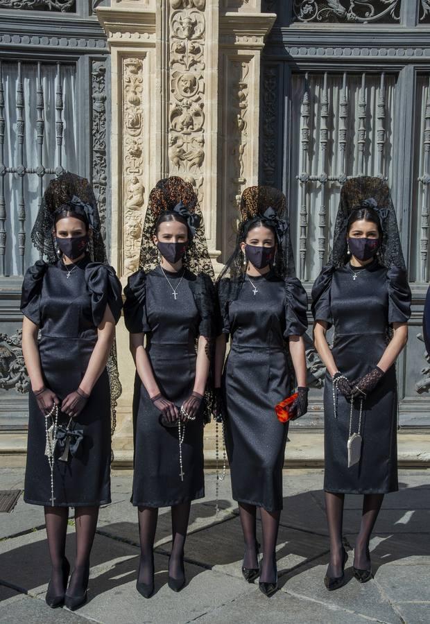 En imágenes, presentación en Sevilla de «La mantilla, del dolor a la alegría»