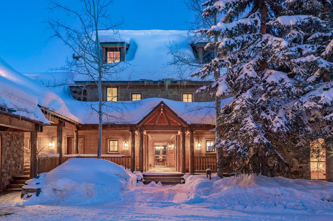 Así es el rancho de Tom Cruise. En 2014, el intérprete de la saga de Misión Imposible pedía por esta propiedad de 320 acres la friolera cantidad de 59 millones de dólares (49,56 millones de euros), aunque nunca llegó a salir a venta pública, ya que el actor estaba muy ligado sentimentalmente a ella y la retiró del mercado apenas un año después.