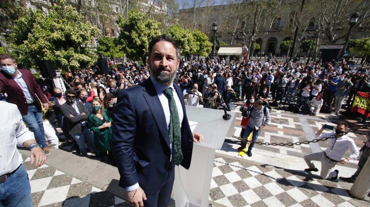 Las imágenes del &#039;mitin&#039; de Santiago Abascal en la Plaza Nueva de Sevilla