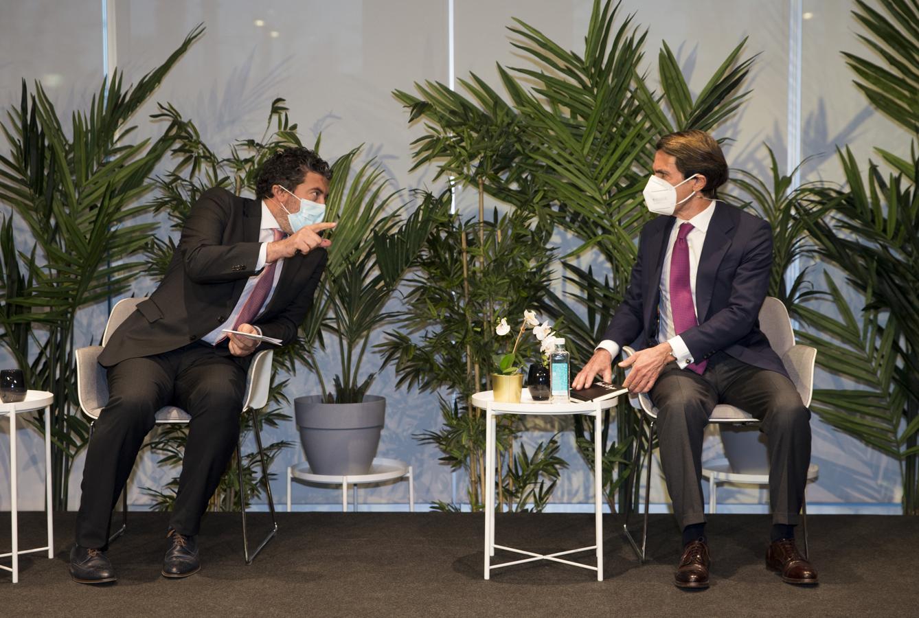 Julián Quirós, José María Aznar durante el Foro Vocento España-Chile. 