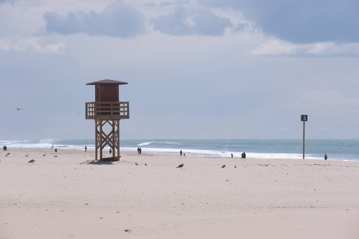 FOTOS: El buen tiempo empuja a los gaditanos a la calle