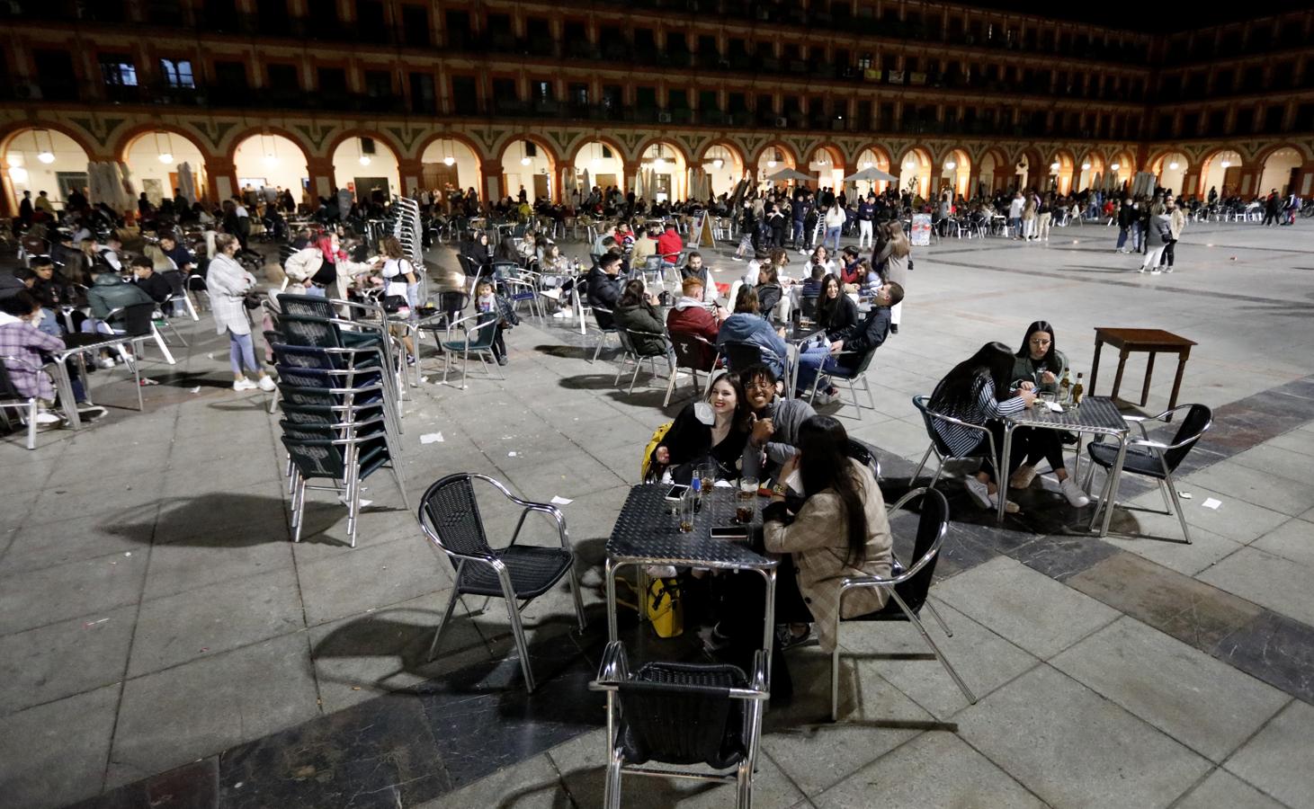 El cierre de la hostelería de Córdoba a las 22.30 horas, en imágenes