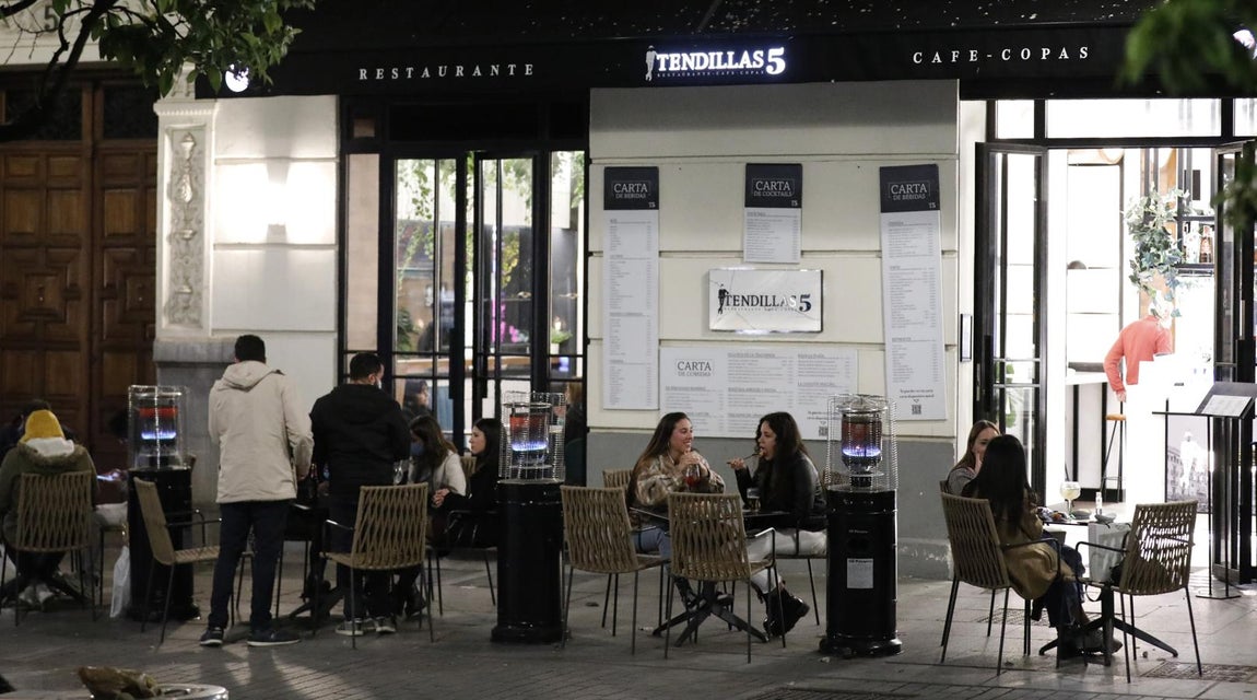 El cierre de la hostelería de Córdoba a las 22.30 horas, en imágenes
