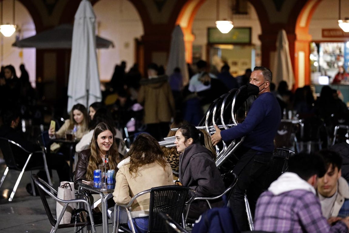 El cierre de la hostelería de Córdoba a las 22.30 horas, en imágenes