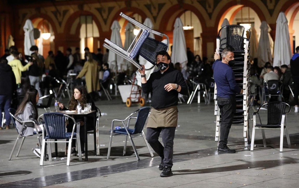 El cierre de la hostelería de Córdoba a las 22.30 horas, en imágenes