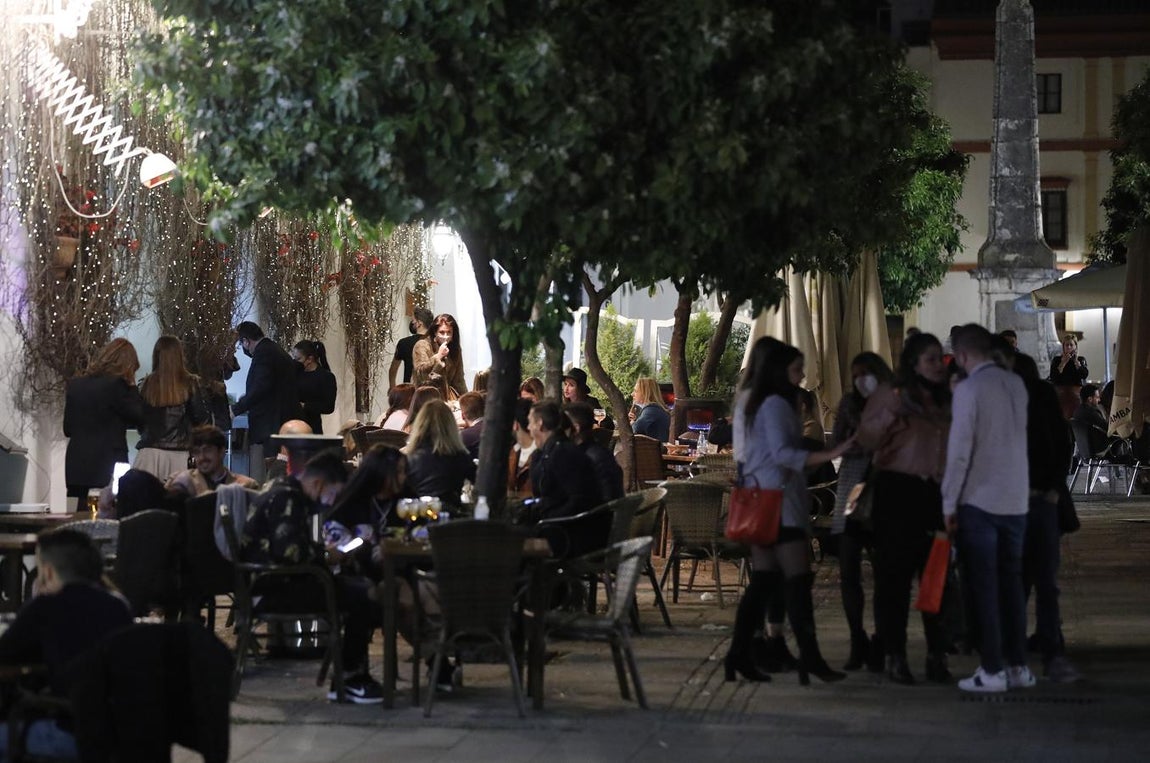El cierre de la hostelería de Córdoba a las 22.30 horas, en imágenes