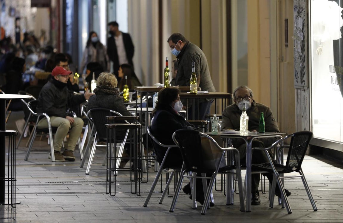 El cierre de la hostelería de Córdoba a las 22.30 horas, en imágenes