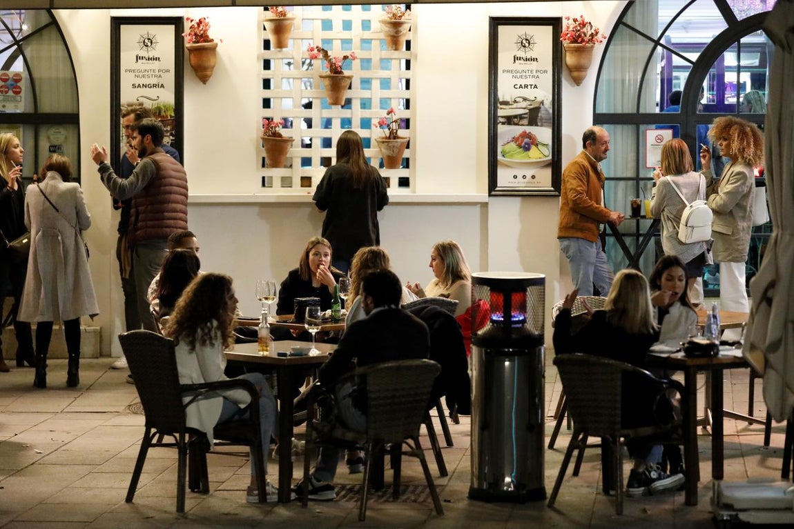 El cierre de la hostelería de Córdoba a las 22.30 horas, en imágenes