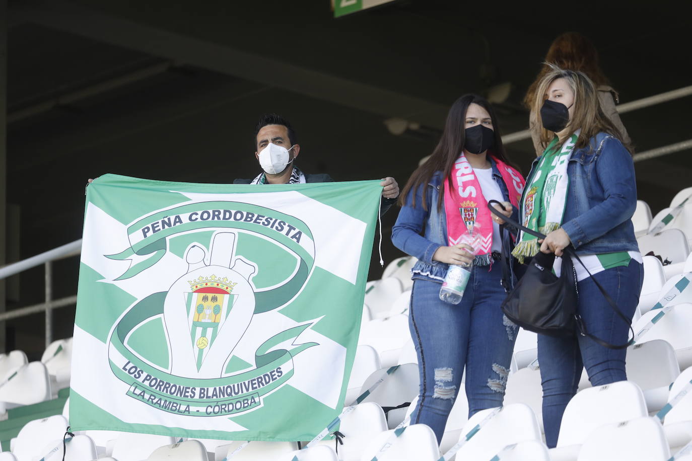 Las mejores imágenes del ambiente en el Córdoba CF - Betis Deportivo