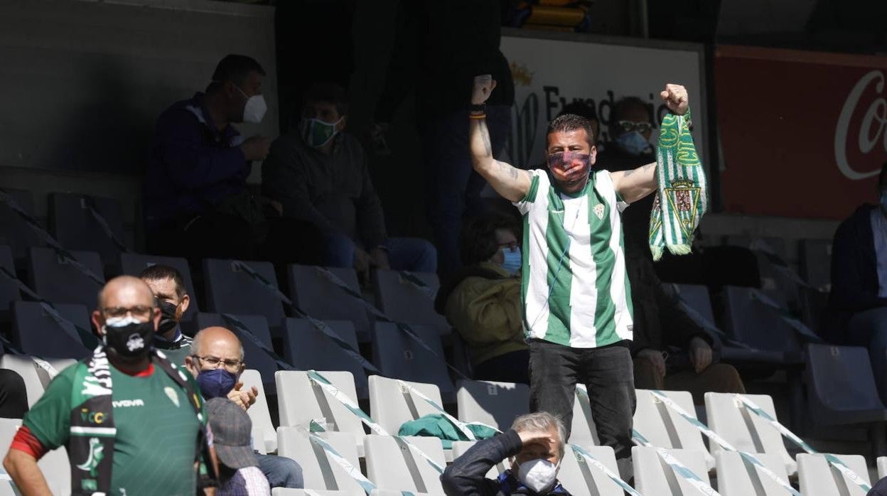 Las mejores imágenes del ambiente en el Córdoba CF - Betis Deportivo