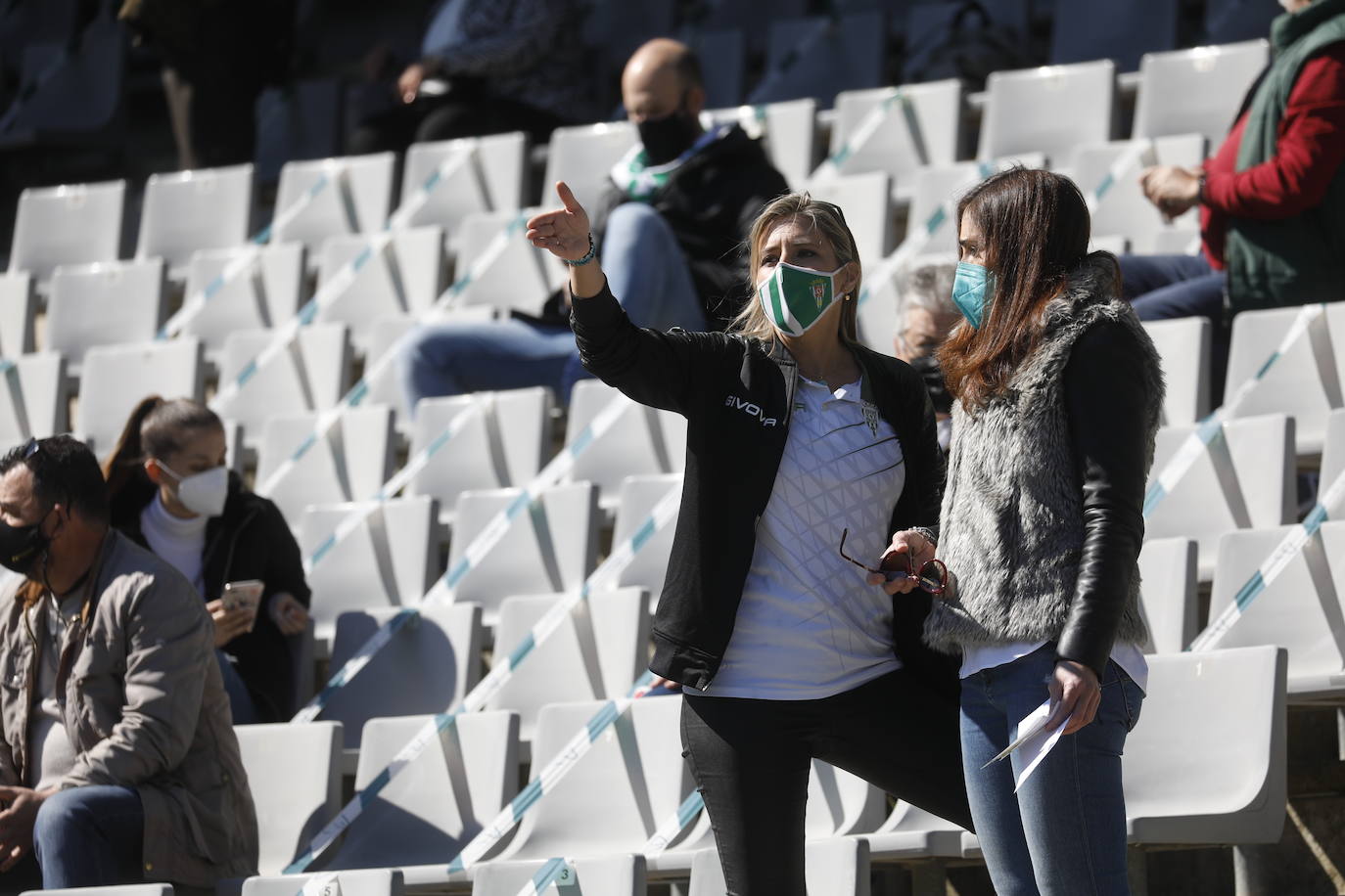 Las mejores imágenes del ambiente en el Córdoba CF - Betis Deportivo