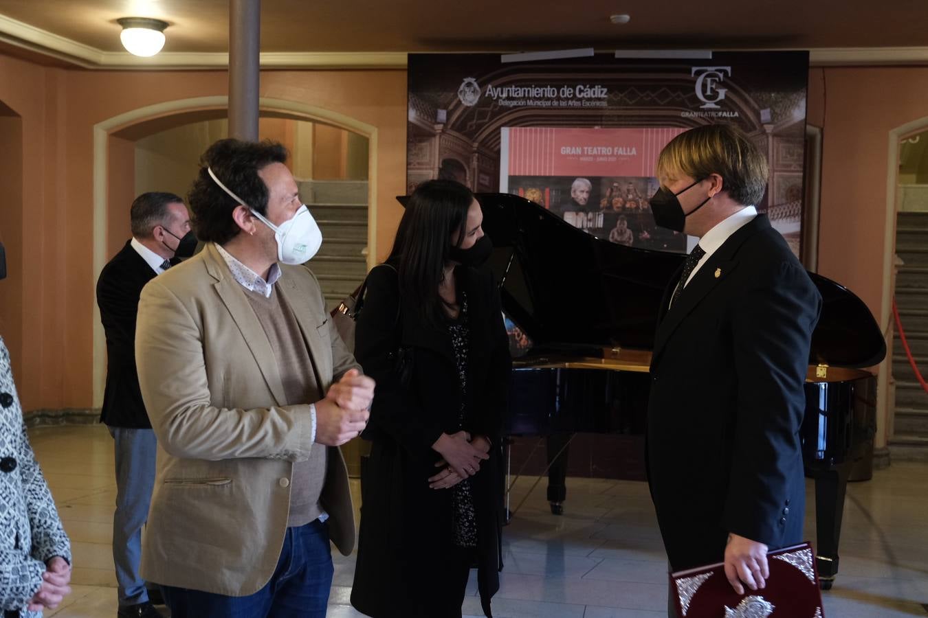 FOTOS: El pregonero Iván Roa abre las puertas de la Semana Santa de Cádiz 2021