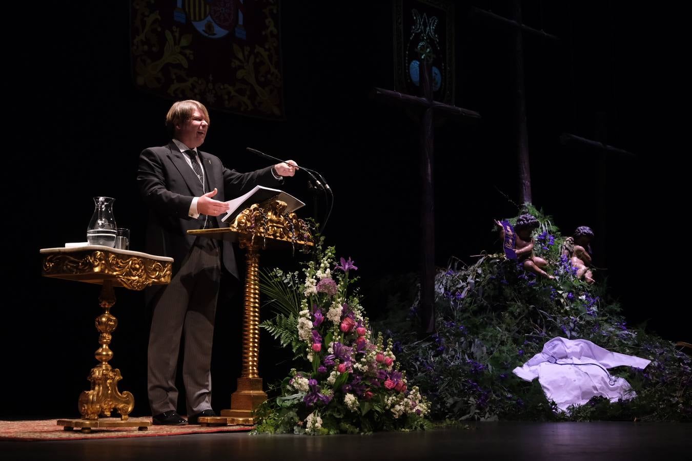 FOTOS: El pregonero Iván Roa abre las puertas de la Semana Santa de Cádiz 2021