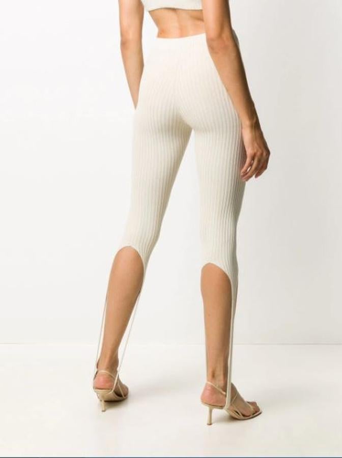 Leggings 'fuseau' de canalé en color crudo de Jacquemus de venta en Farfetch (150€)