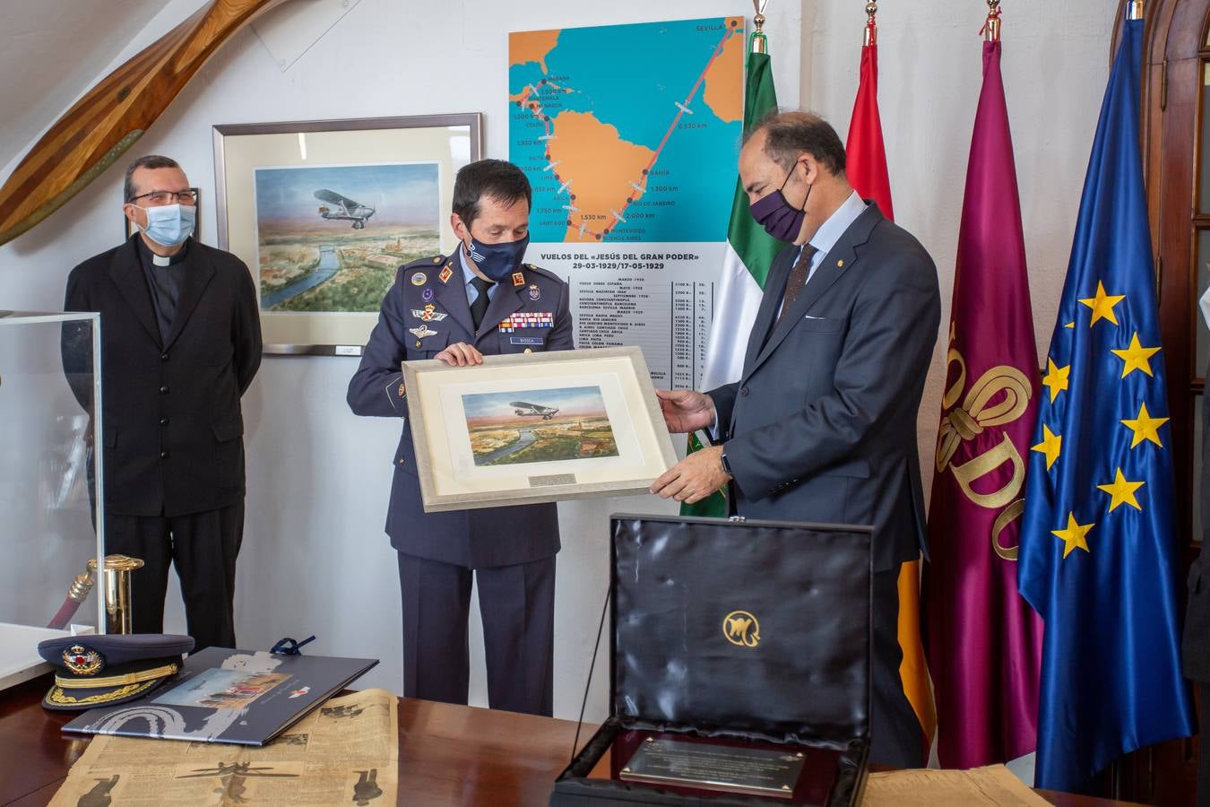 Inauguración de la exposición en el acuartelamiento de Tablada