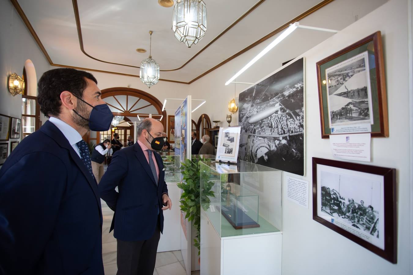 Inauguración de la exposición en el acuartelamiento de Tablada