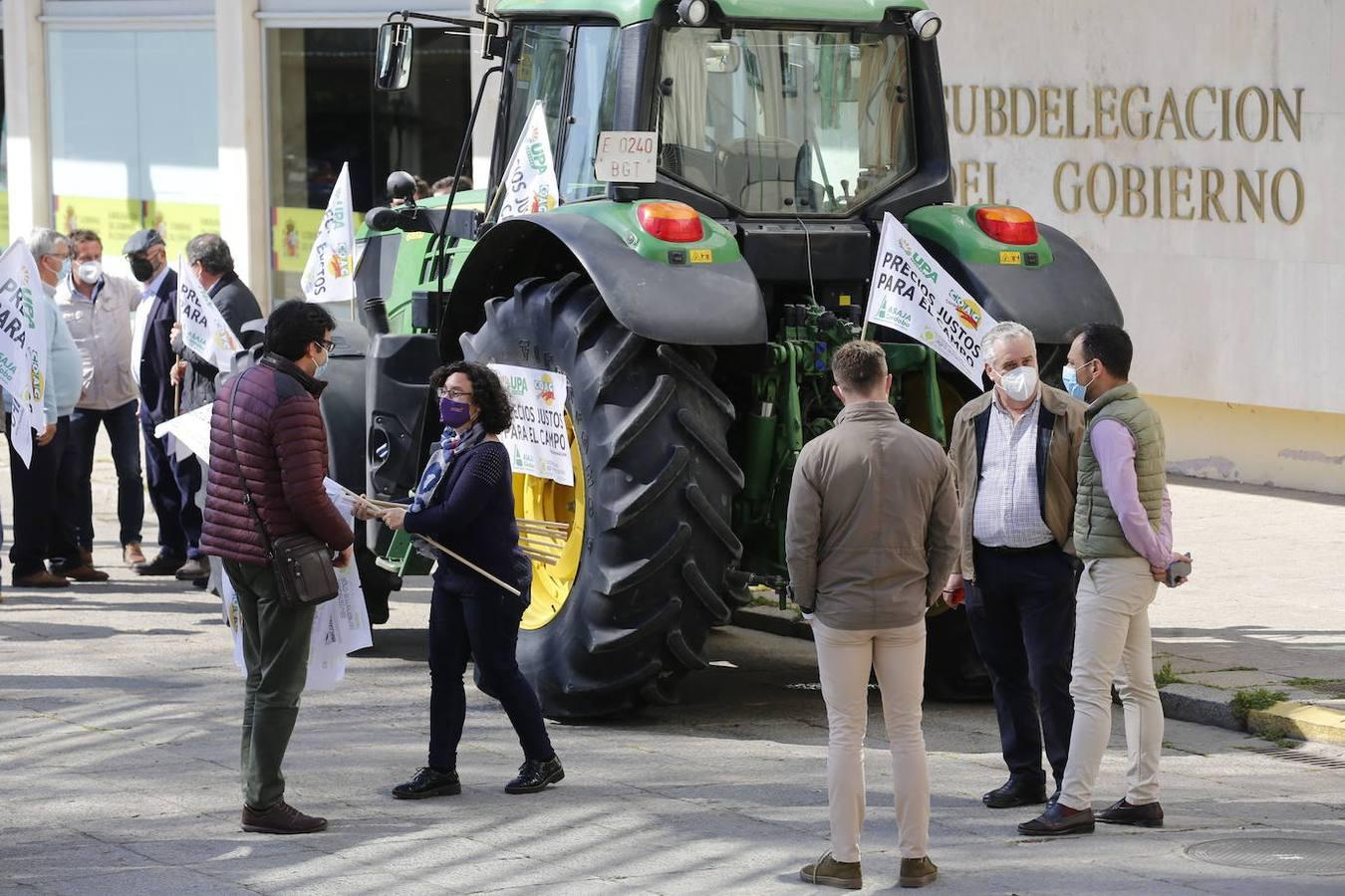 La protesta de los agricultores contra el Gobierno en Córdoba, en imágenes