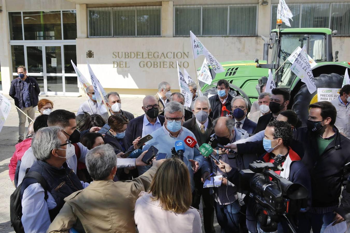 La protesta de los agricultores contra el Gobierno en Córdoba, en imágenes