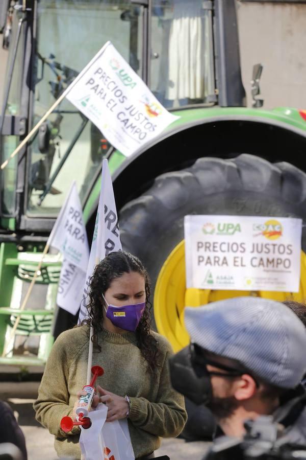 La protesta de los agricultores contra el Gobierno en Córdoba, en imágenes