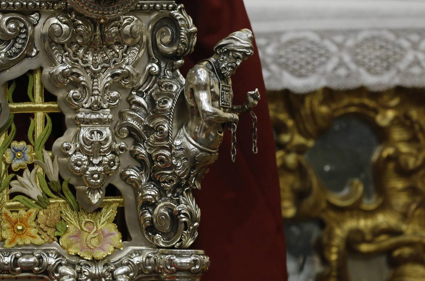 El nuevo respiradero del paso de la Virgen de la Merced de Córdoba, en imágenes