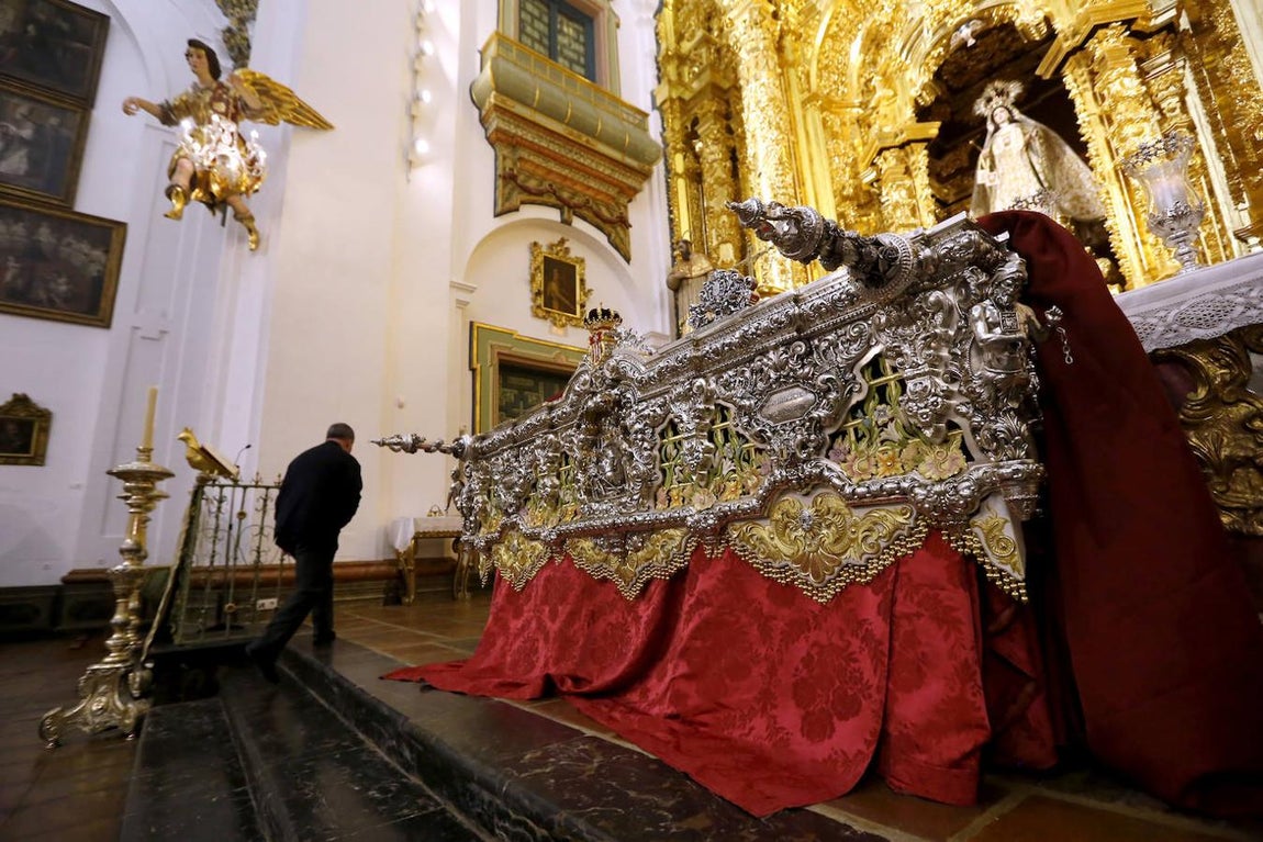 El nuevo respiradero del paso de la Virgen de la Merced de Córdoba, en imágenes