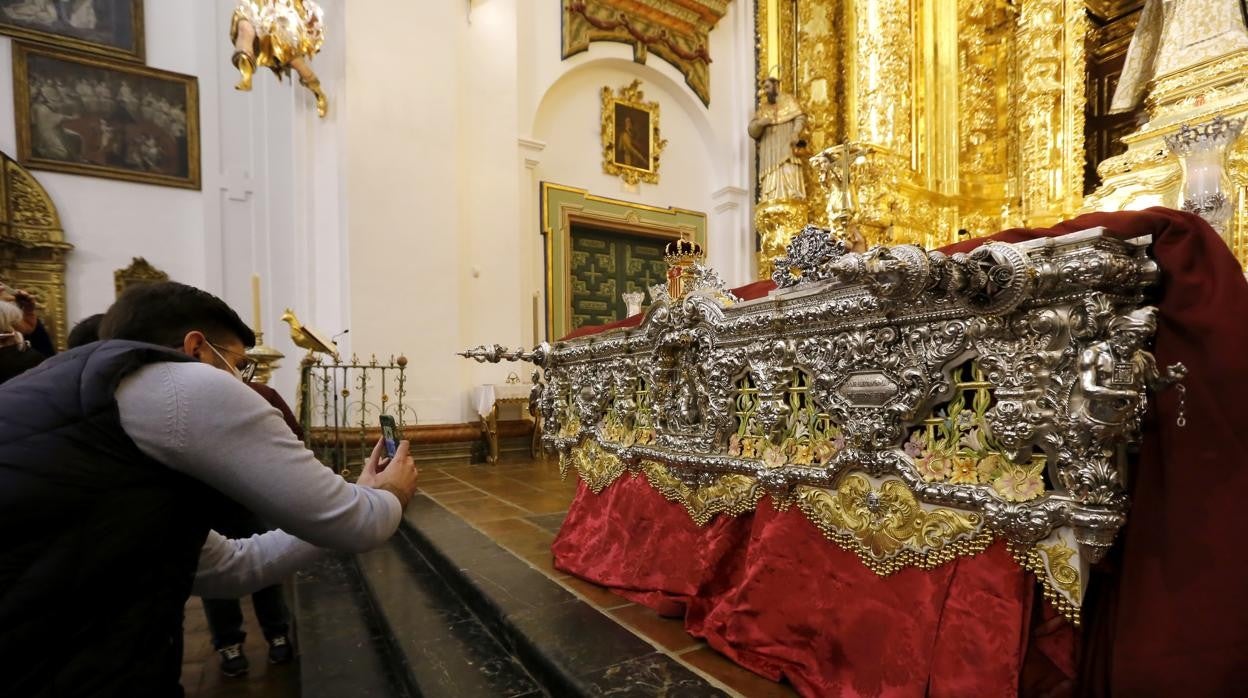 El nuevo respiradero del paso de la Virgen de la Merced de Córdoba, en imágenes