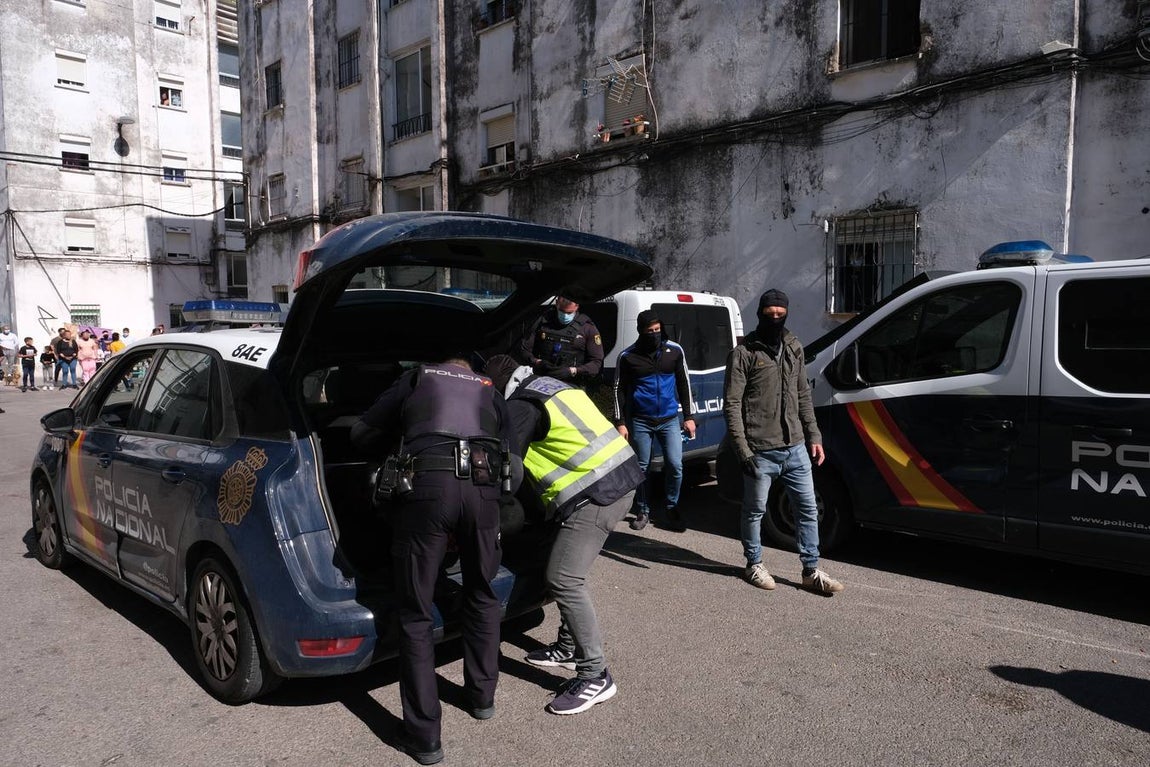 Operación antidroga en Los Milagros