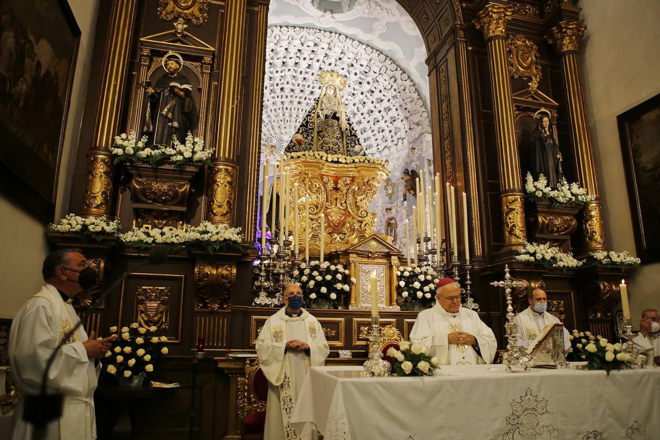 El Viernes de Dolores en la plaza de Capuchinos de Córdoba, en imágenes