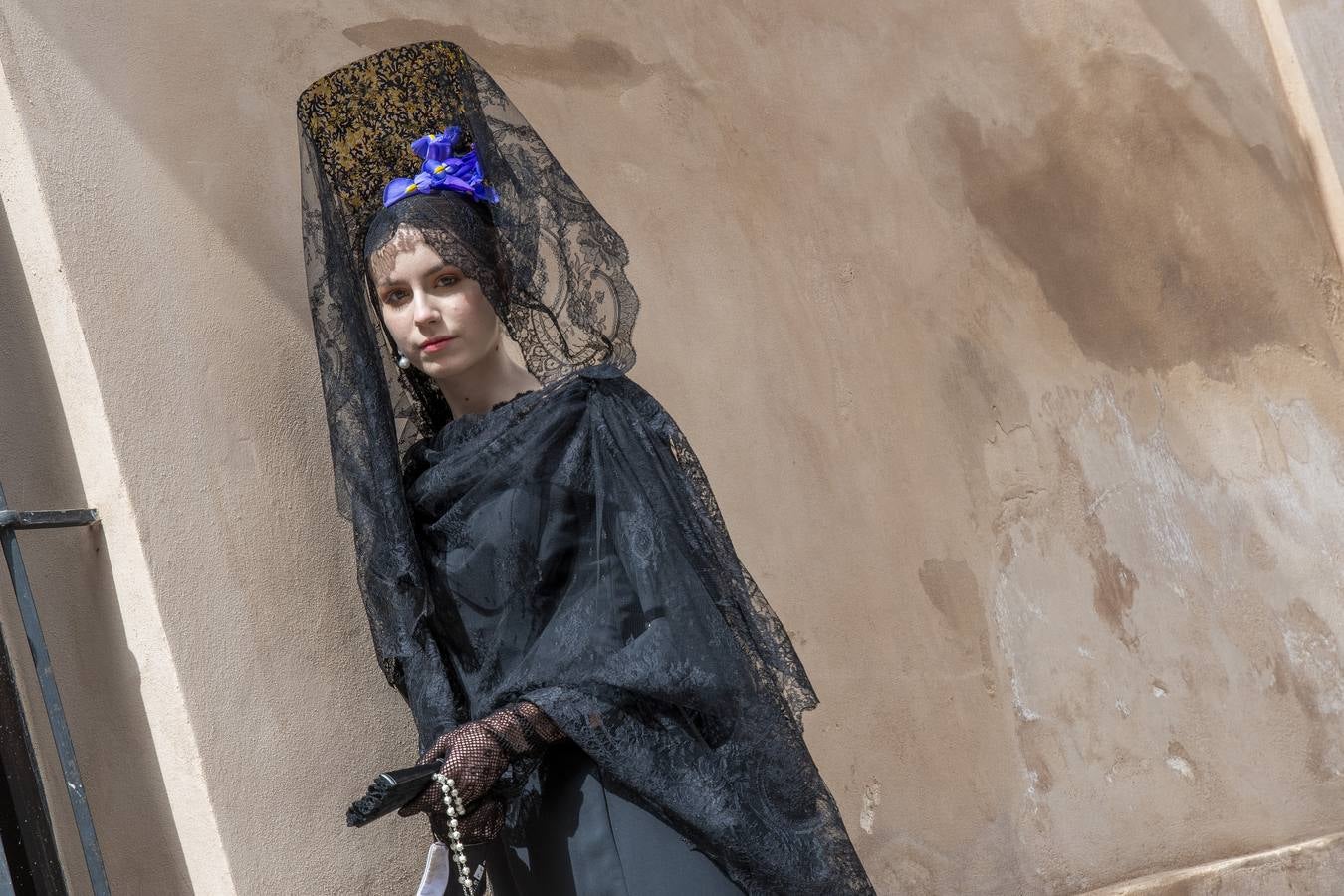 Modelos de mantilla por el Centro de Sevilla