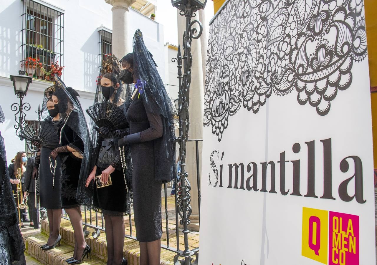 Modelos de mantilla por el Centro de Sevilla