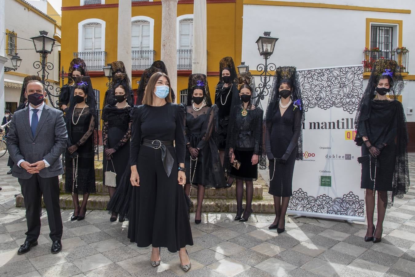 Modelos de mantilla por el Centro de Sevilla