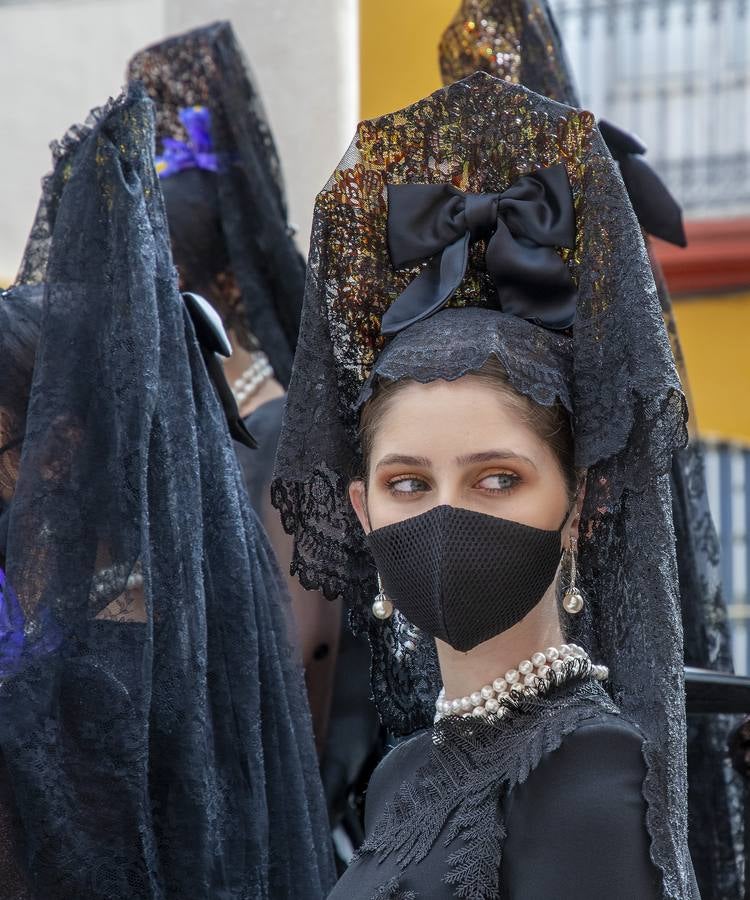 Modelos de mantilla por el Centro de Sevilla