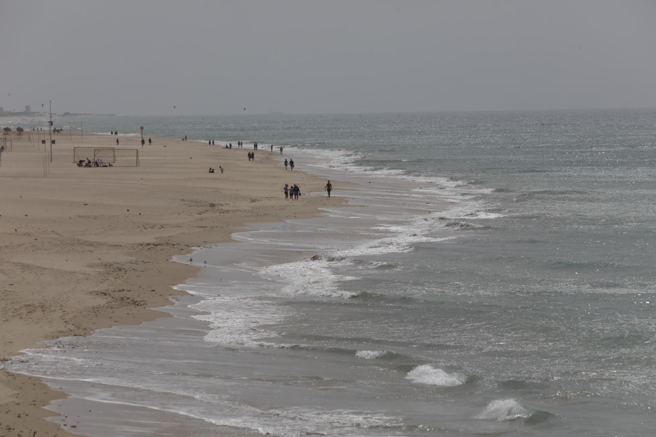 Las bellas imágenes que ha dejado en Cádiz una de las mareas más grandes del año