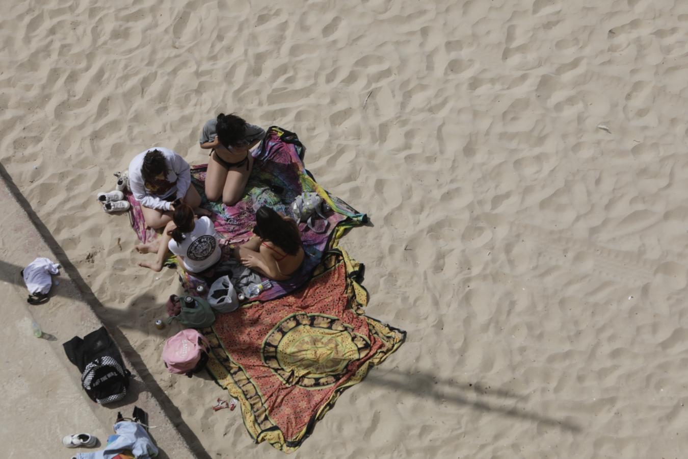 Las bellas imágenes que ha dejado en Cádiz una de las mareas más grandes del año