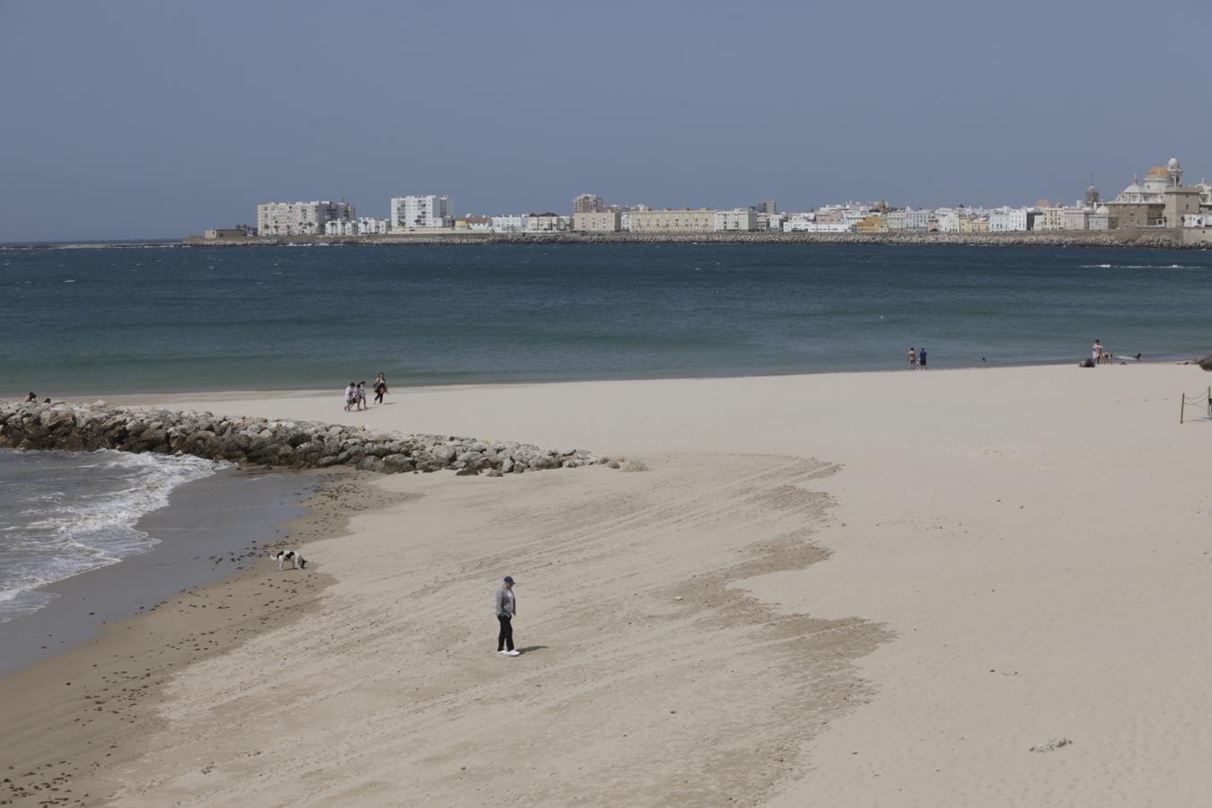 Las bellas imágenes que ha dejado en Cádiz una de las mareas más grandes del año