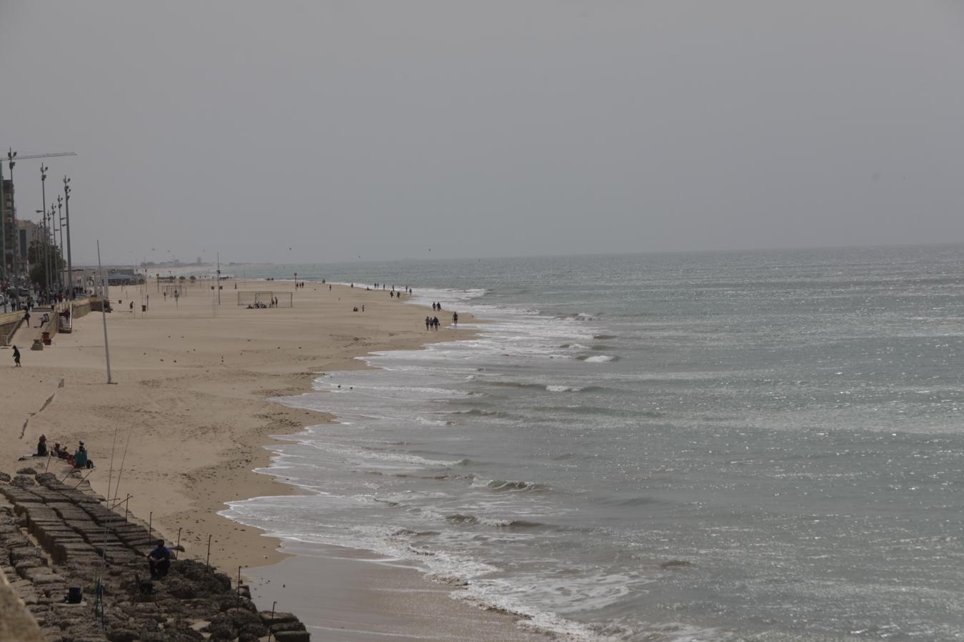 Las bellas imágenes que ha dejado en Cádiz una de las mareas más grandes del año