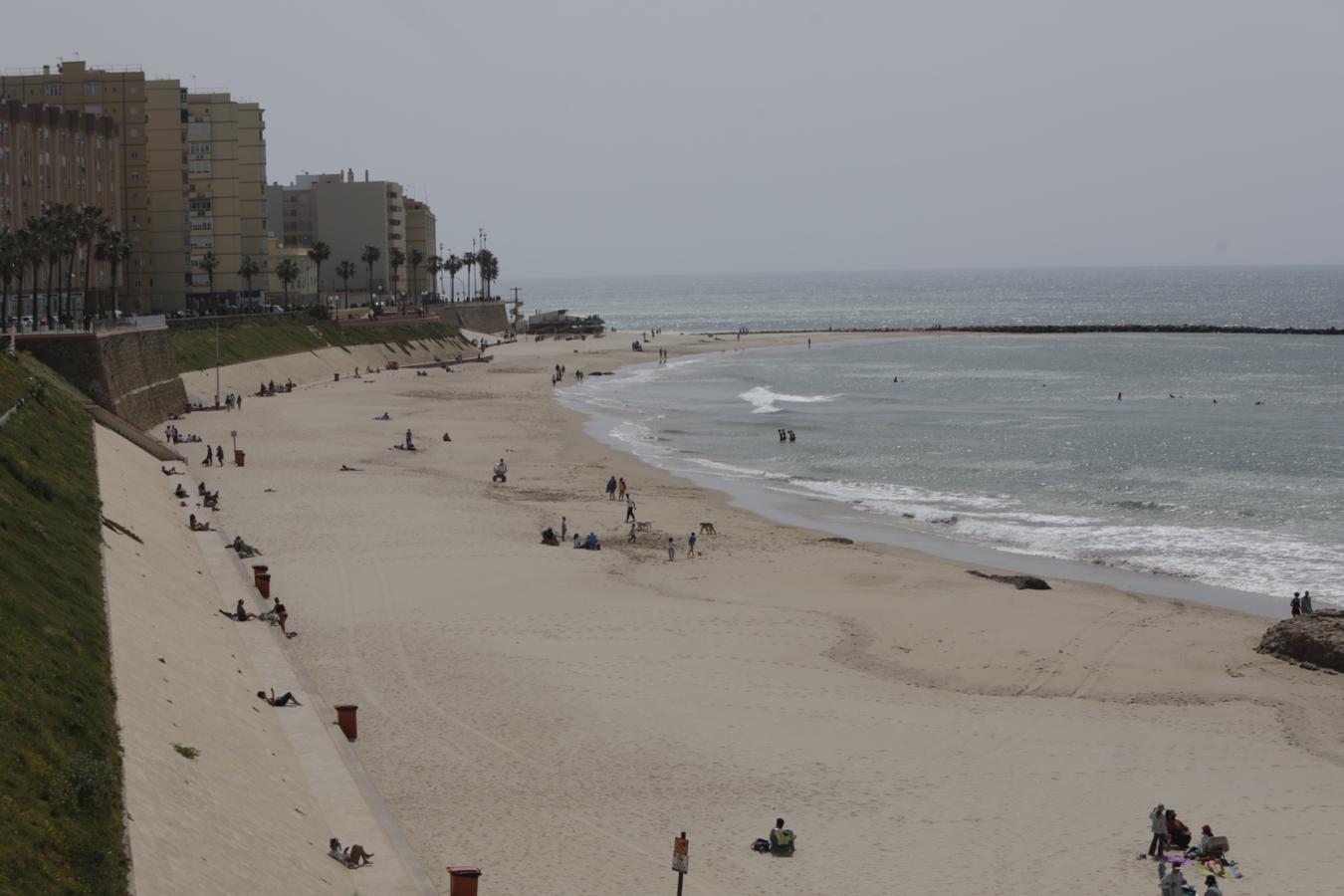 Las bellas imágenes que ha dejado en Cádiz una de las mareas más grandes del año