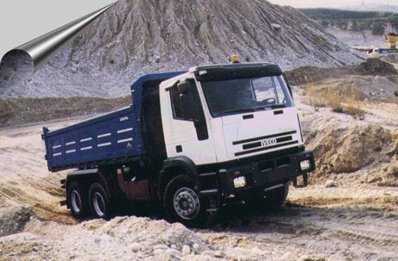 Eurotrakker (1993). ﻿El primer lanzamiento de una gama Trakker tuvo lugar en 1989, de la que tomó  su nombre más tarde el IVECO Eurotrakker en 1993.