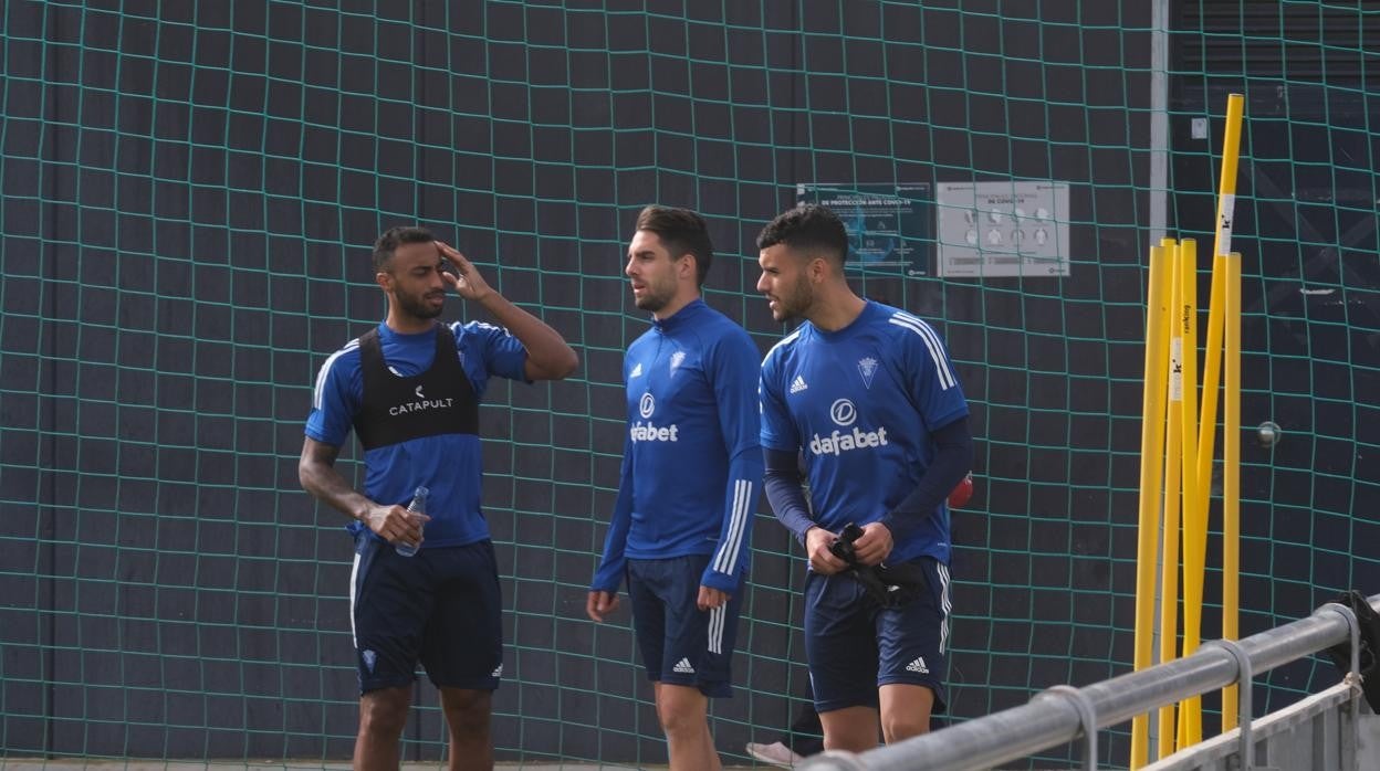 FOTOS: Akapo, la novedad en el entrenamiento del Cádiz CF