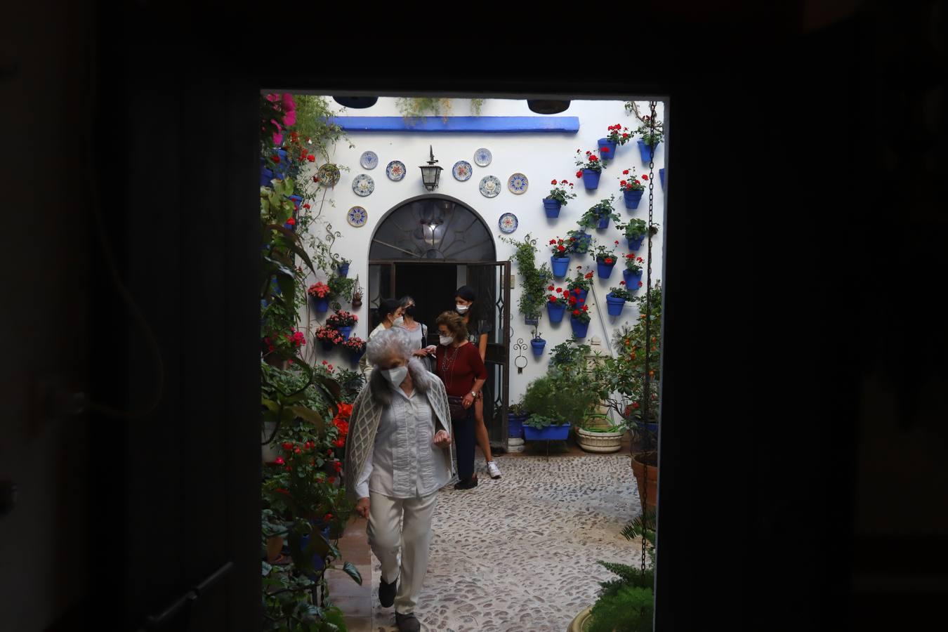 Los Patios de Córdoba del Jueves Santo, en imágenes