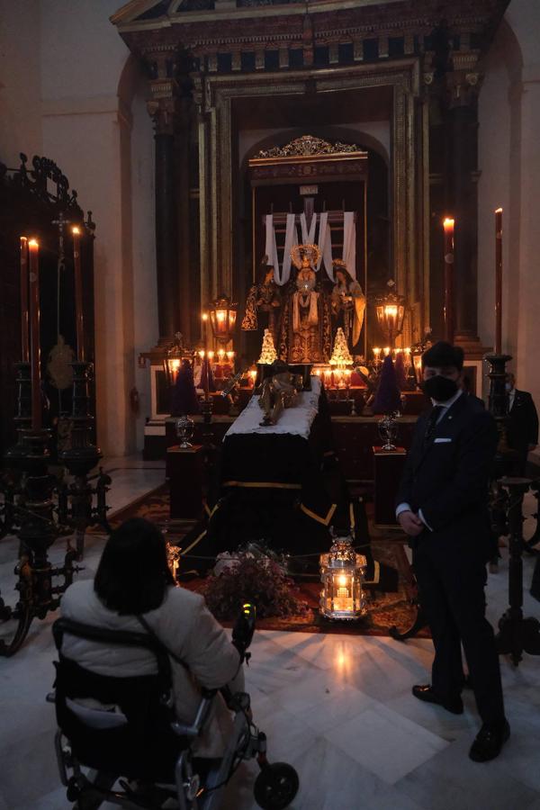 Semana Santa de Córdoba 2021 | Las imágenes del Santo Sepulcro el Viernes Santo