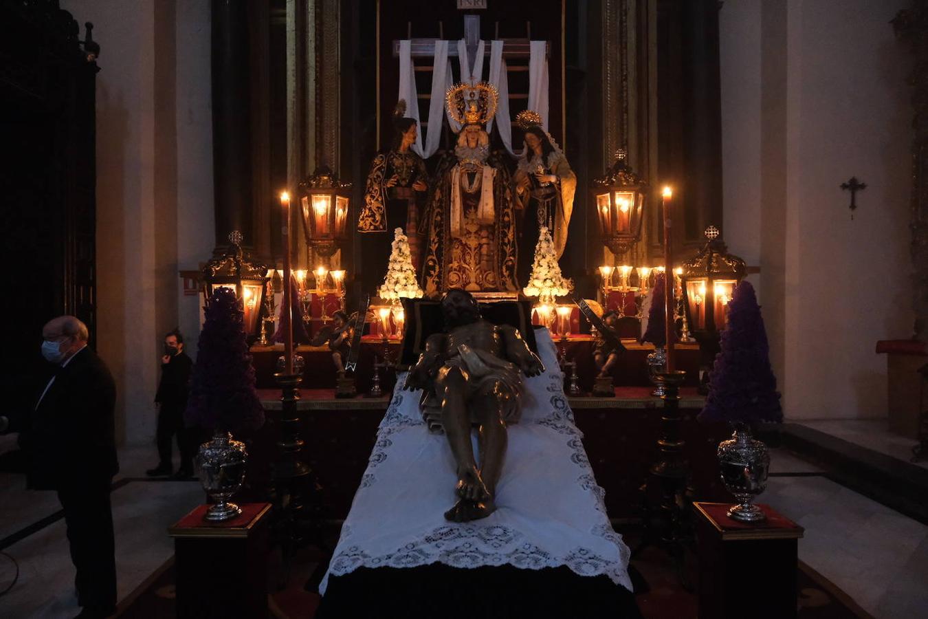 Semana Santa de Córdoba 2021 | Las imágenes del Santo Sepulcro el Viernes Santo