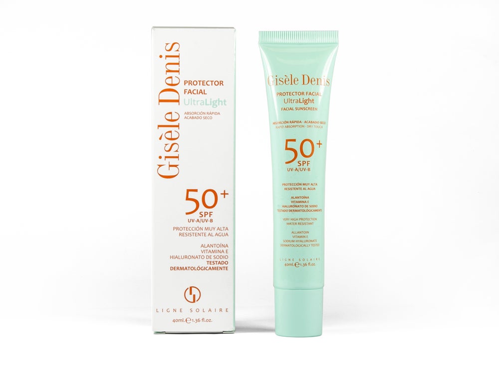 Protector facial Ultralight SFP 50+ de Gisèle Denis. Fluido, ligero y con acabado mate, este protector solar protege contra la radiación ultravioleta, visible e infrarroja, combatiendo así el fotoenvejecimiento cutáneo (manchas, deshidratación e inflamación). Contiene, además, alantoína, vitamina E e hialuronato de sodio para mantener la piel tersa y nutrida. (23,45 €)