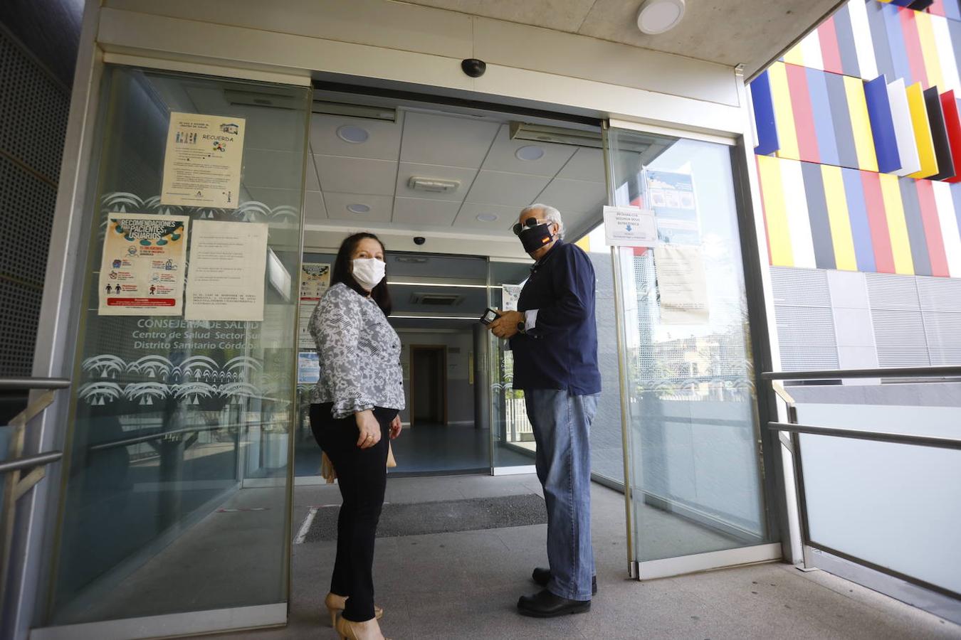 La vacunación con AstraZeneca en el centro de salud del Sector Sur de Córdoba, en imágenes