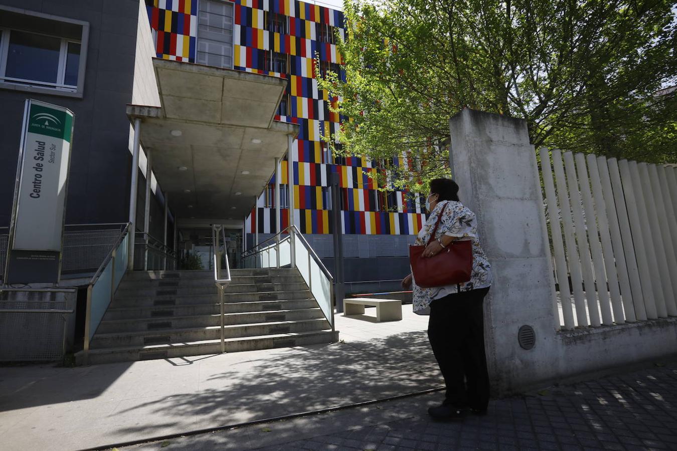 La vacunación con AstraZeneca en el centro de salud del Sector Sur de Córdoba, en imágenes