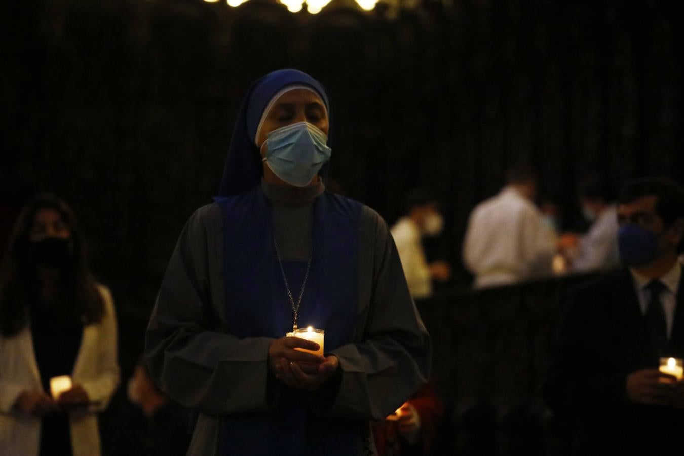 La Vigilia Pascual en la Catedral de Córdoba, en imágenes